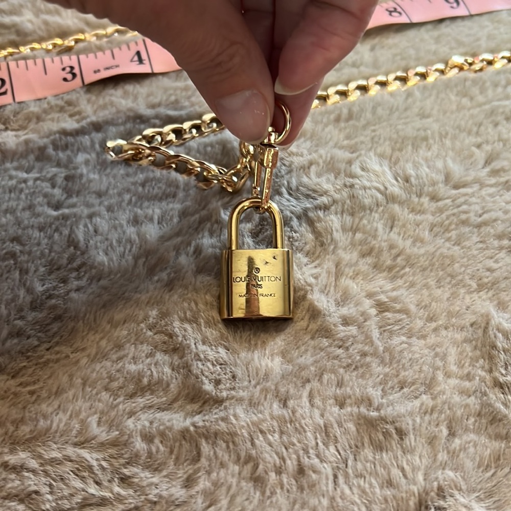 LV lock & key # 317 comes W/ 2 unbranded chain in a gift box Price Is Firm - Picture 12 of 12